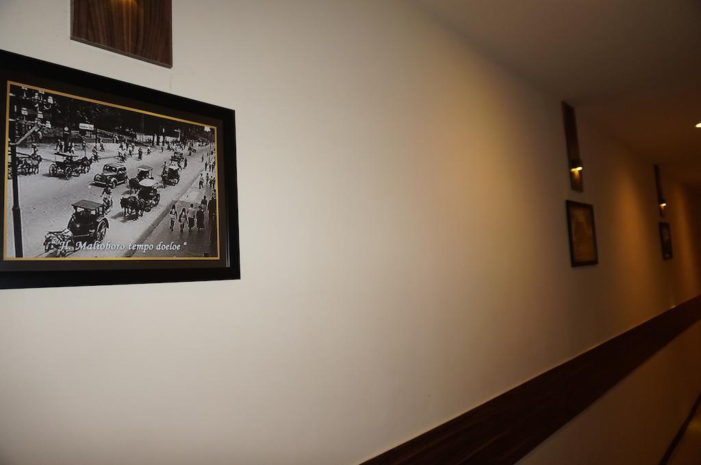 Ekon Hotel Yogyakarta Exterior foto